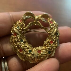 AAI Gold Vintage Wreath Brooch